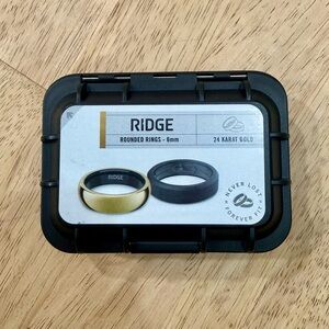 Ridge 24K Gold Rounded Men's Ring - Black and Gold